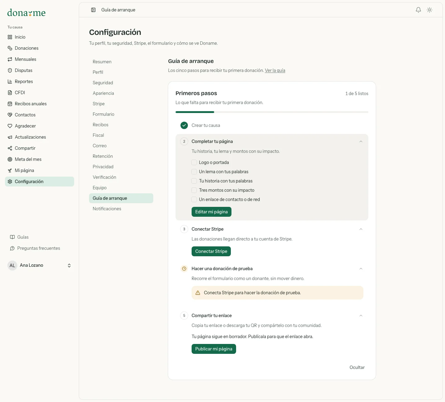 Guía de arranque de una causa nueva con un paso de cinco listo y los pasos de completar la página y conectar Stripe abiertos